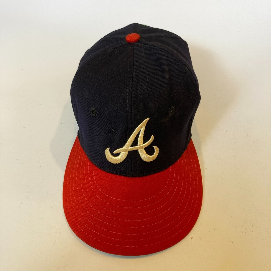 Vintage 1960's Atlanta Braves KM Game Model Baseball Cap with Tags: Vintage 1960's Atlanta Braves KM Game Model Baseball Cap with Tags This vintage 1960's Atlanta Braves KM Game Model baseball hat is a must-have for any MLB fan. Featuring the classic Braves logo, this