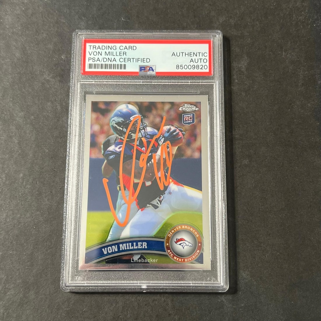 2011 Topps Chrome Rookie Card #212 Von Miller Signed PSA Authenticated: 2011 Topps Chrome Rookie Card #212 Von Miller Signed PSA Authenticated Up for sale is a 2011 Topps Chrome Rookie Card #212, autographed by Vonn Miller, who is well-known for his time with the Denver B