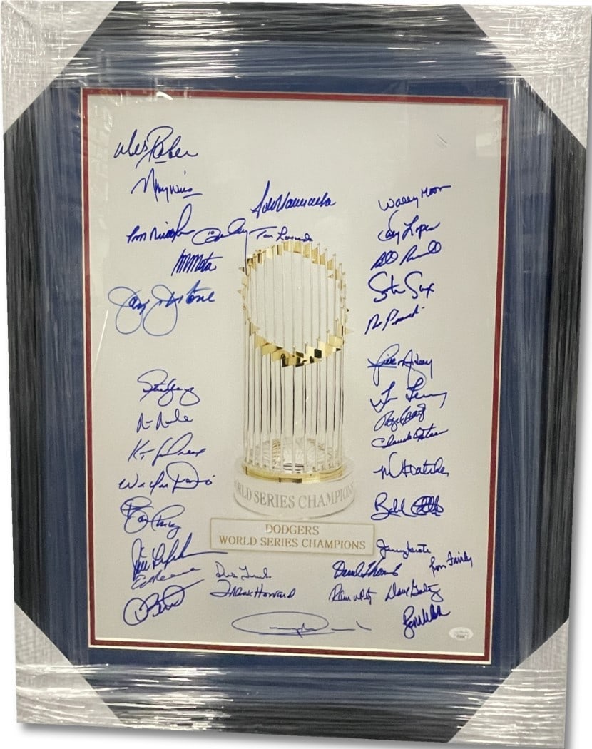 Los Angeles Dodgers Framed 16x20 Photo with 33 Signatures JSA Beckett: Los Angeles Dodgers Framed 16x20 Photo with 33 Signatures JSA Beckett This stunning framed 16x20 photo features the autographs of iconic Los Angeles Dodgers players, including Tommy Lasorda, Steve Gar
