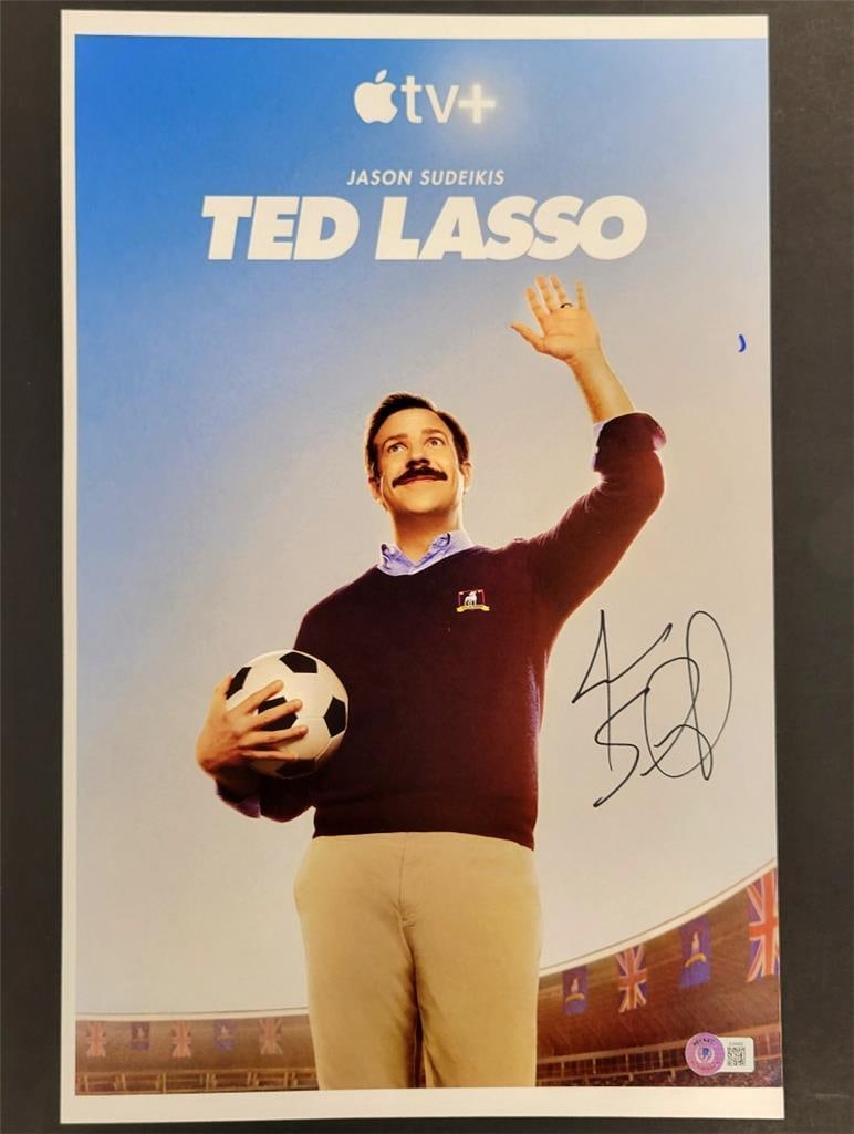 Jason Sudeikis Autographed 11x17 Photo Ted Lasso Beckett Authenticated: Jason Sudeikis Autographed 11x17 Photo Ted Lasso Beckett Authenticated This is an original 11x17 photo from the acclaimed show Ted Lasso, personally signed by Jason Sudeikis. The autograph comes with 
