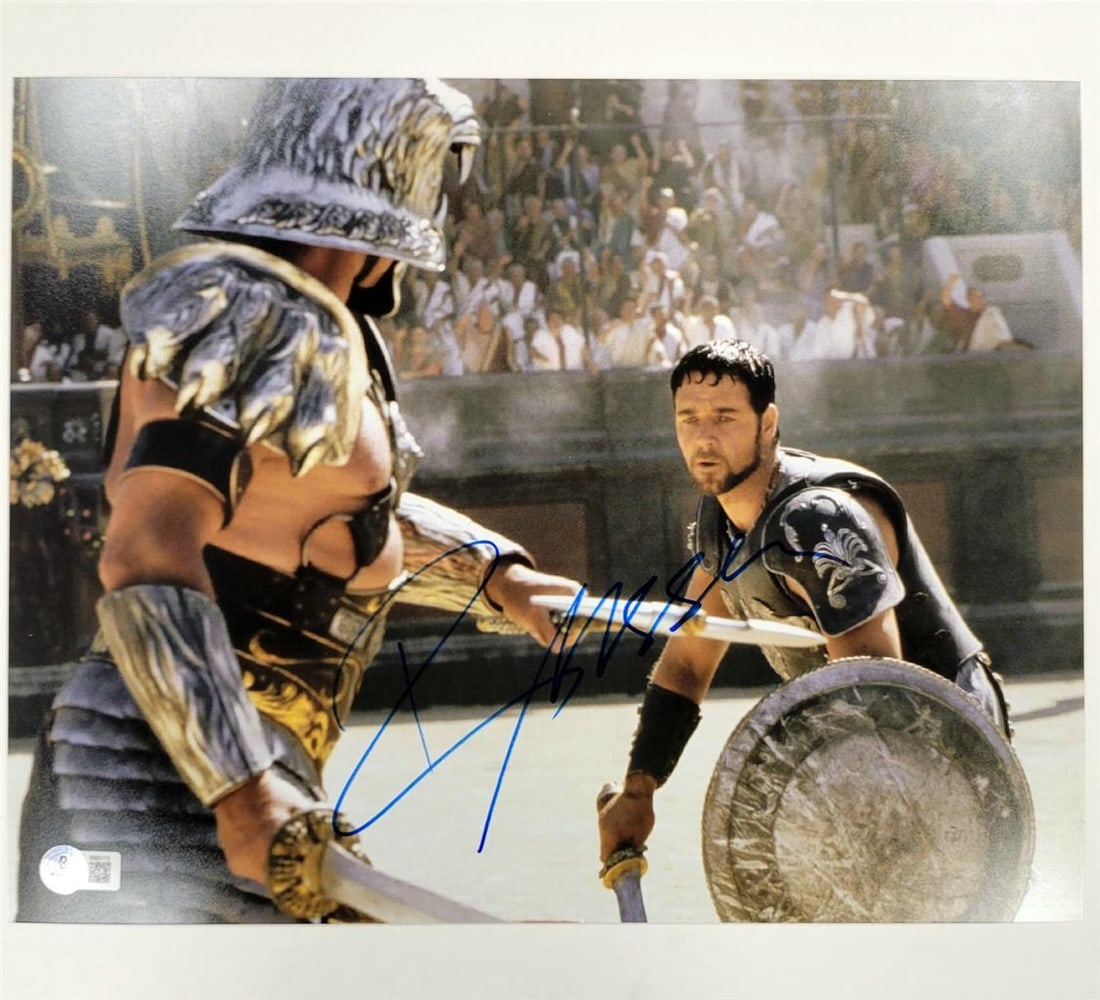 11x14 Gladiator Photo Signed by Russell Crowe Beckett Authenticated: 11x14 Gladiator Photo Signed by Russell Crowe Beckett Authenticated This is an original 11x14 photograph from the film Gladiator, signed by Russell Crowe. The autograph has been authenticated by Becke