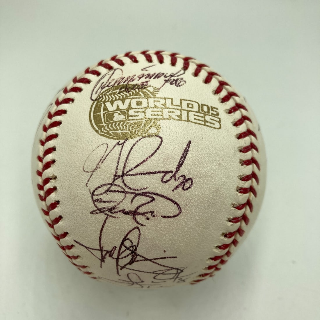 Official 2005 World Series Baseball Signed by 23 Chicago White Sox Players MLB Authenticated: Official 2005 World Series Baseball Signed by 23 Chicago White Sox Players MLB Authenticated This is an official 2005 World Series Major League Baseball signed by 23 members of the 2005 World Series C