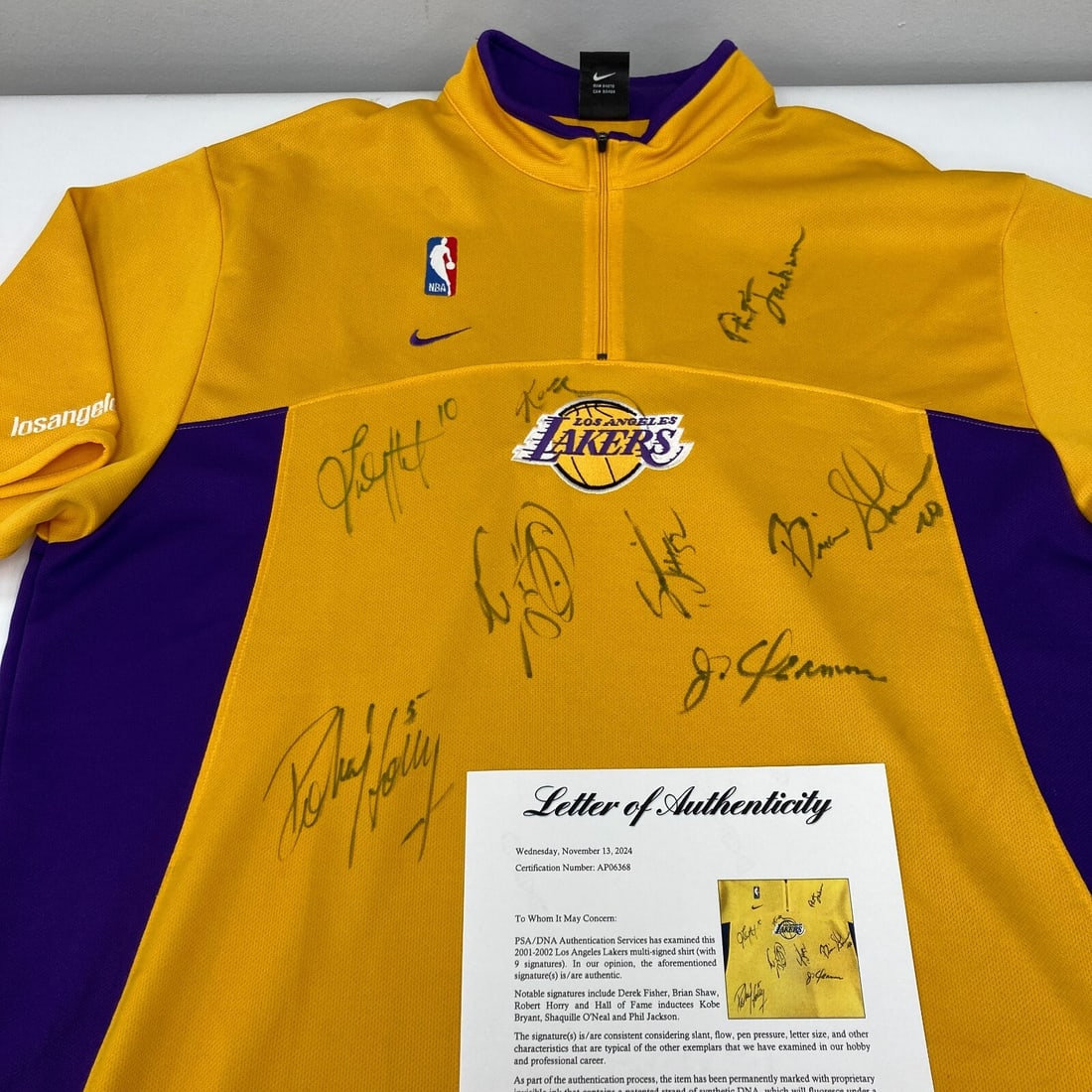 2001-02 Lakers Team Signed NIKE Jersey with Kobe and Shaq PSA/DNA LOA: 2001-02 Lakers Team Signed NIKE Jersey with Kobe and Shaq PSA/DNA LOA This 2001-02 Los Angeles Lakers NBA Championship team-signed jersey is a remarkable collectible featuring the autographs of basket