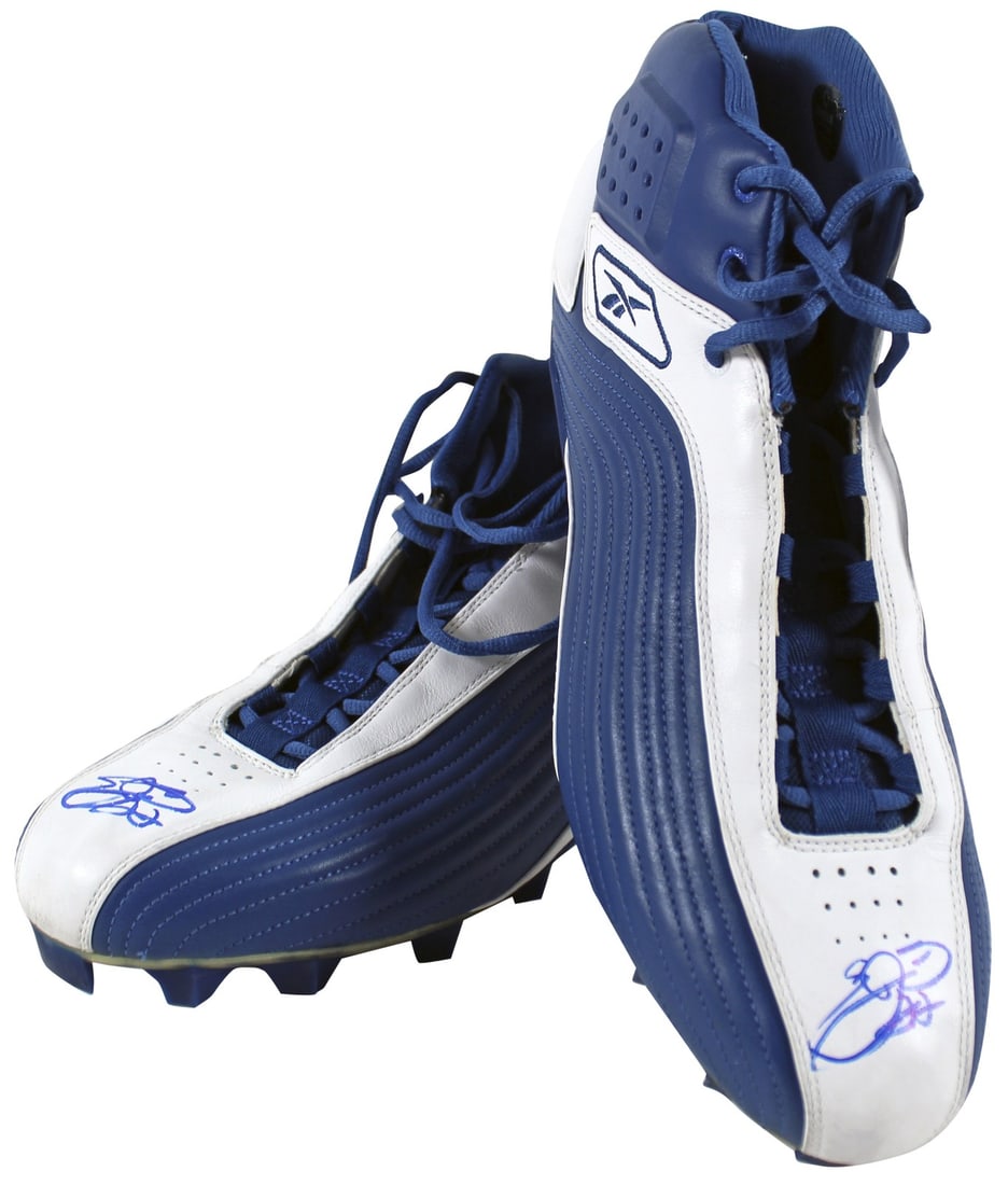 Emmitt Smith signed game-used Reebok cleats Beckett COA: Emmitt Smith signed game-used Reebok cleats Beckett COA These game-used blue Reebok cleats were worn by Emmitt Smith of the Dallas Cowboys during the NFL game on December 21, 2002. Each cleat is perso