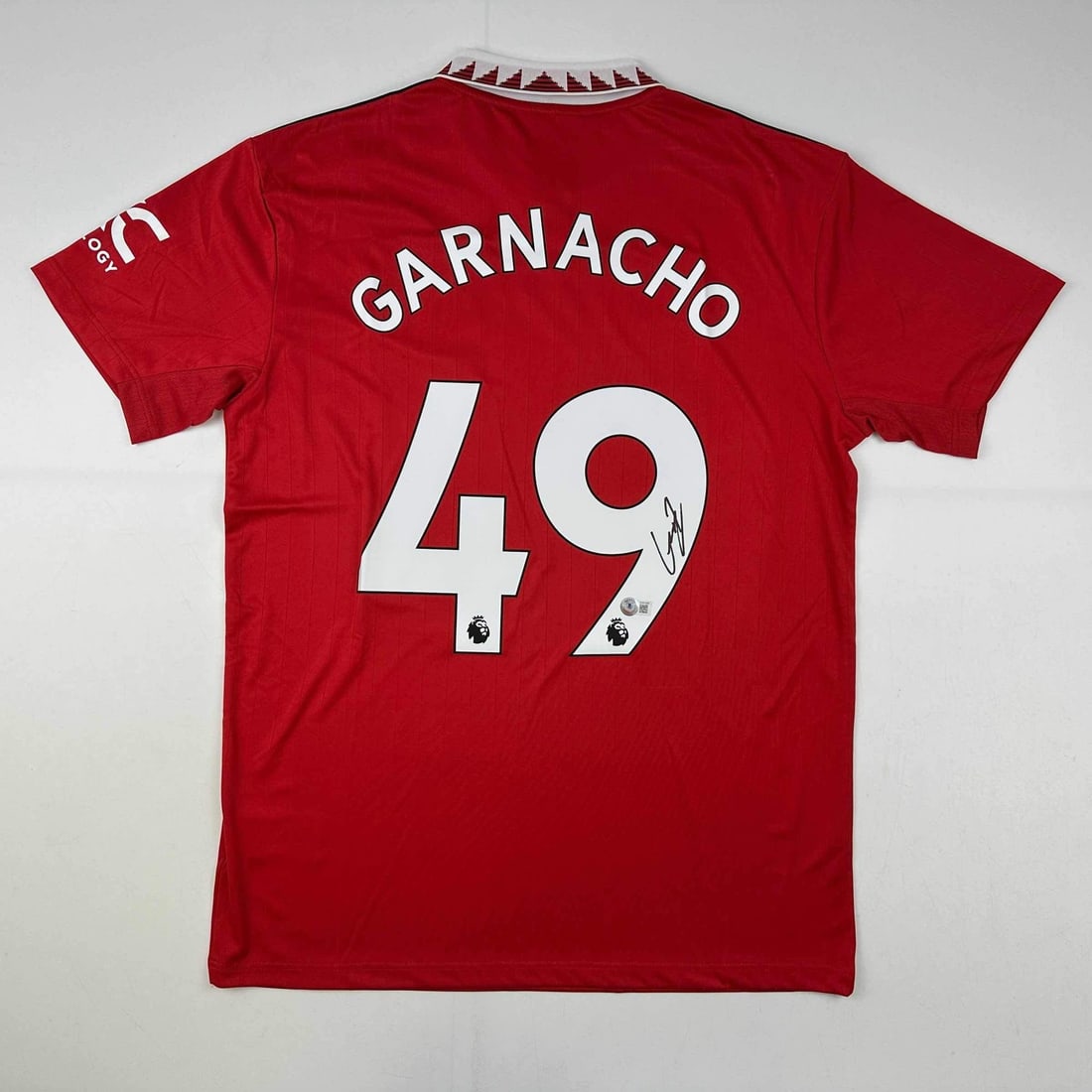 Alejandro Garnacho Autographed Manchester United Red Jersey Beckett COA: Alejandro Garnacho Autographed Manchester United Red Jersey Beckett COA This is an authentic autographed red jersey from Alejandro Garnacho, a rising star of Manchester United, featuring his signature