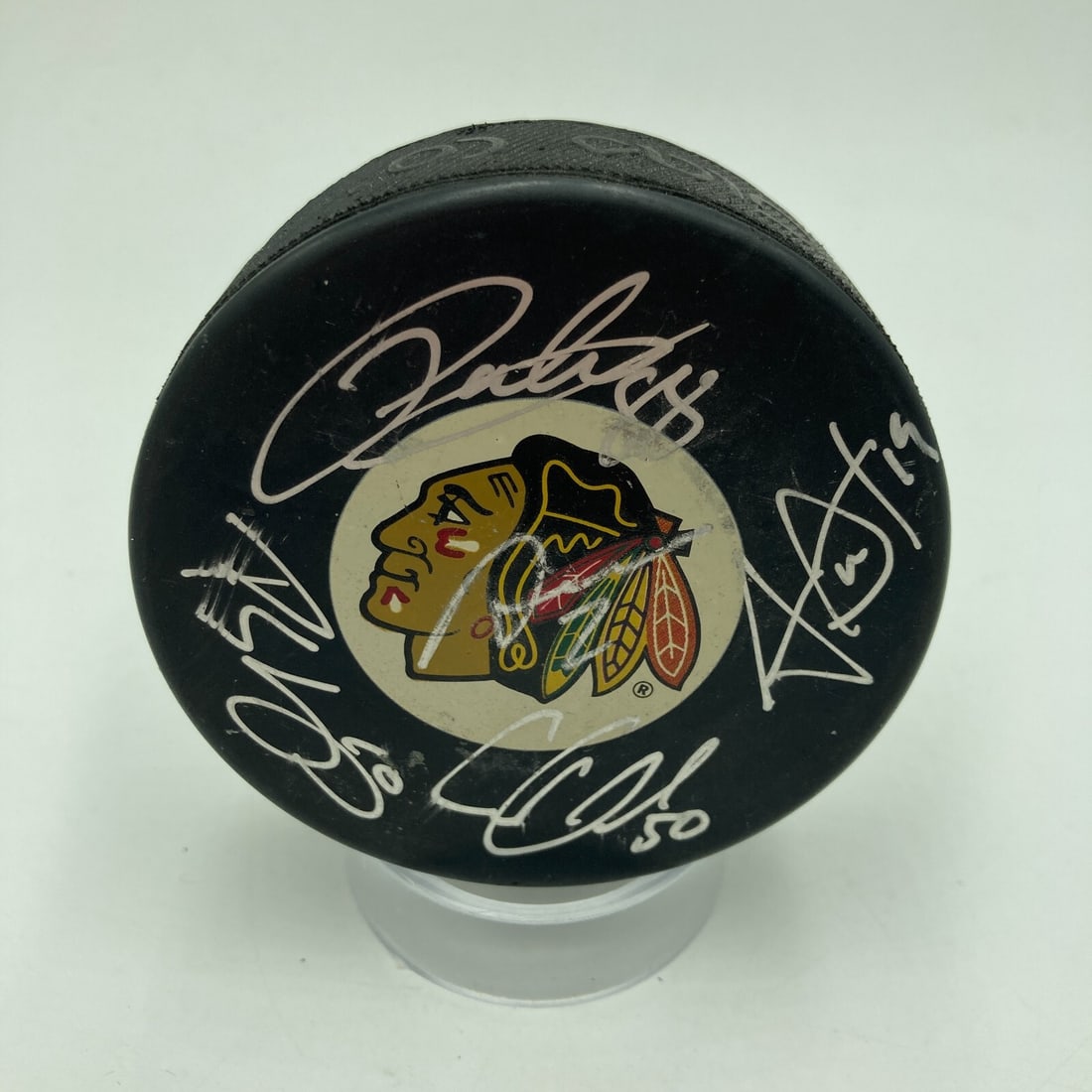 2012-13 Chicago Blackhawks Signed Hockey Puck with JSA COA: 2012-13 Chicago Blackhawks Signed Hockey Puck with JSA COA Celebrate the historic 2012-13 Chicago Blackhawks season with this team-signed hockey puck featuring the signatures of the entire Stanley Cup