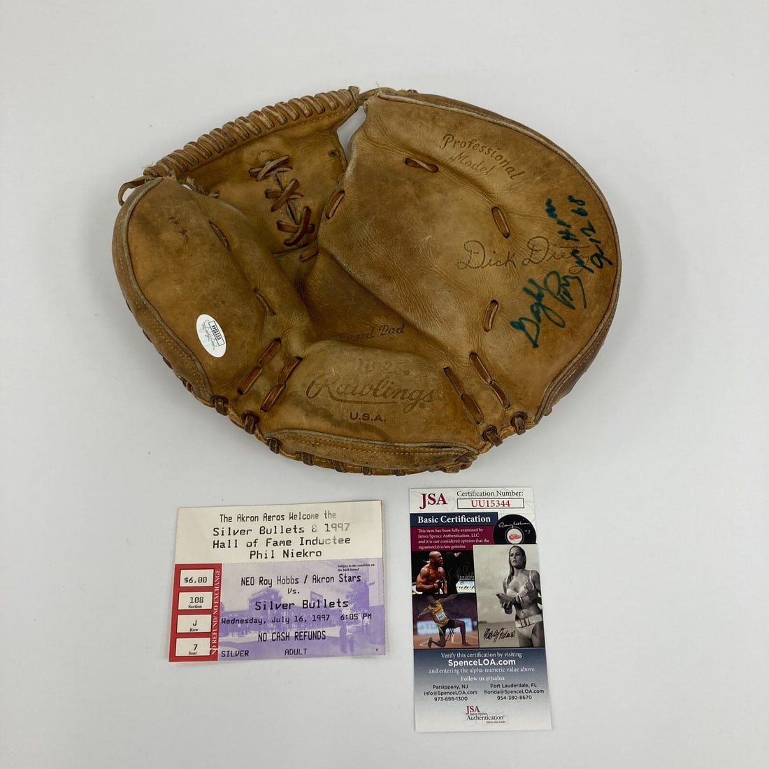 Gaylord Perry Signed Dick Dietz Glove 1968 No Hitter JSA Authenticated: Gaylord Perry Signed Dick Dietz Glove 1968 No Hitter JSA Authenticated This is a historic baseball glove, the Gaylord Perry Signed Dick Dietz Game Model Glove, which was used to catch a no-hitter game