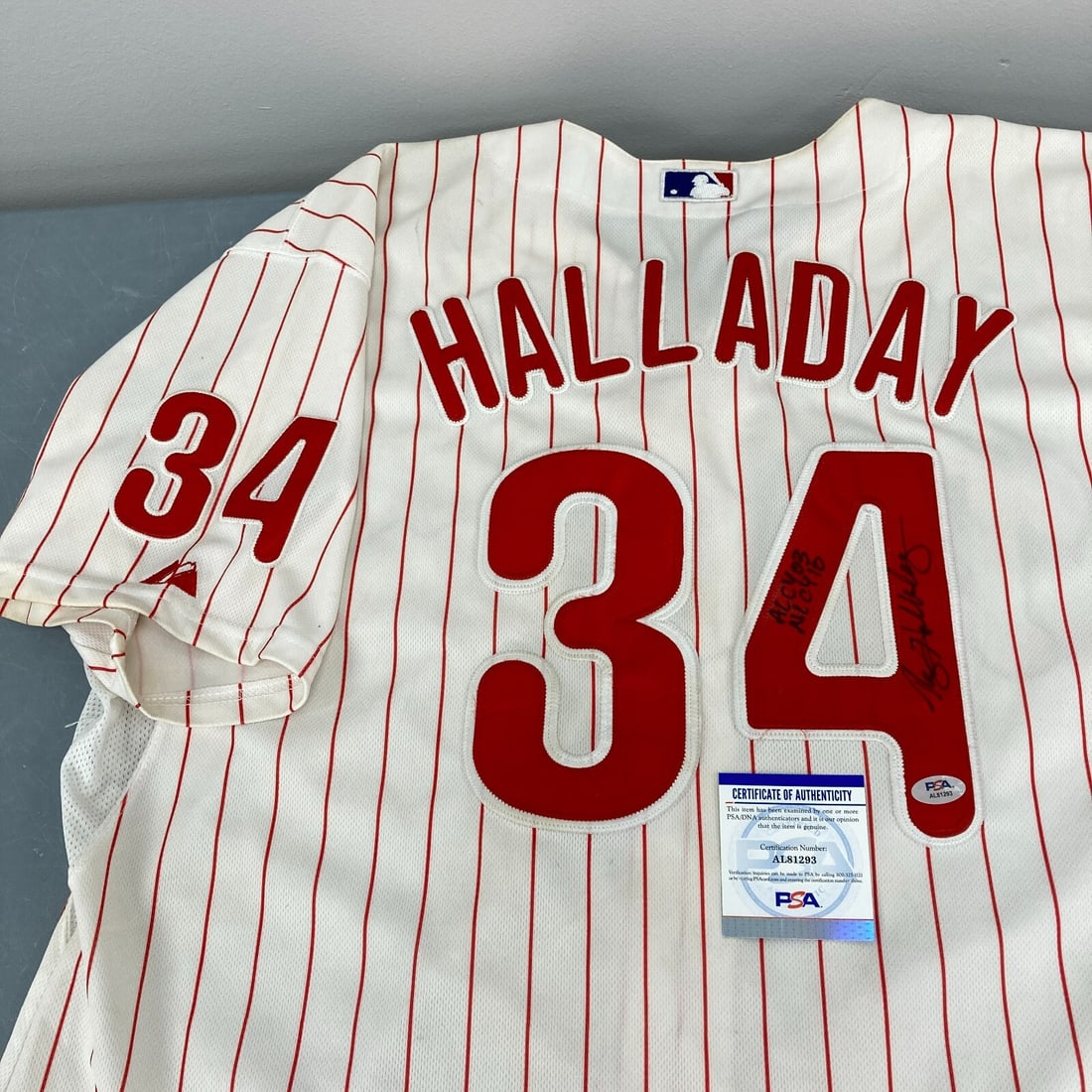 Roy Halladay Signed Majestic Phillies Jersey Cy Young 2003 2010 PSA: Roy Halladay Signed Majestic Phillies Jersey Cy Young 2003 2010 PSA This is an authentic, pre-owned Philadelphia Phillies jersey personally signed by baseball legend Roy Halladay, commemorating his Cy