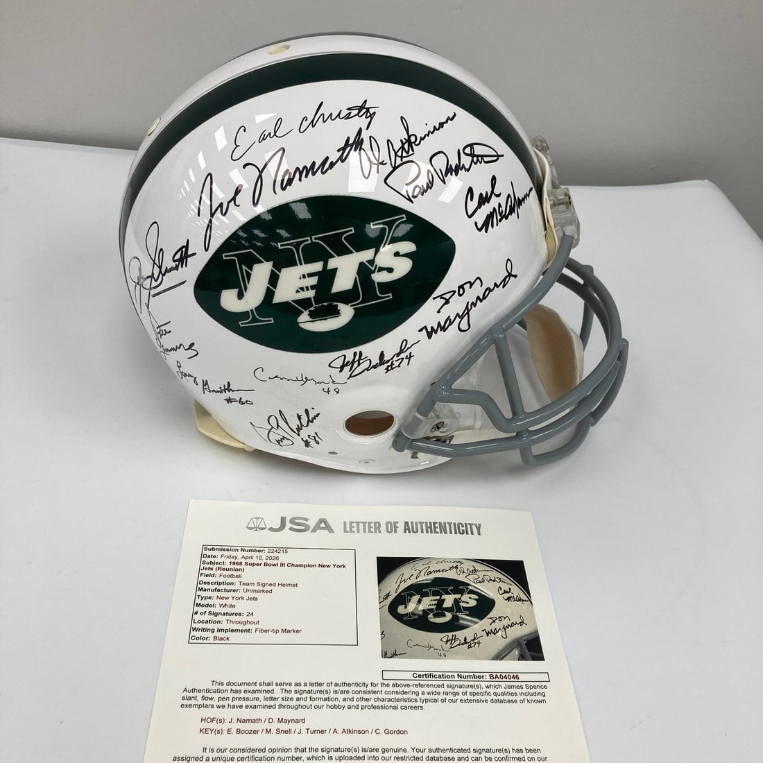 New York Jets 1969 Super Bowl III Team Signed Full Size Helmet JSA COA: New York Jets 1969 Super Bowl III Team Signed Full Size Helmet JSA COA This authentic full-size game helmet is team-signed by 24 members of the 1969 New York Jets, the Super Bowl III champions. Signat