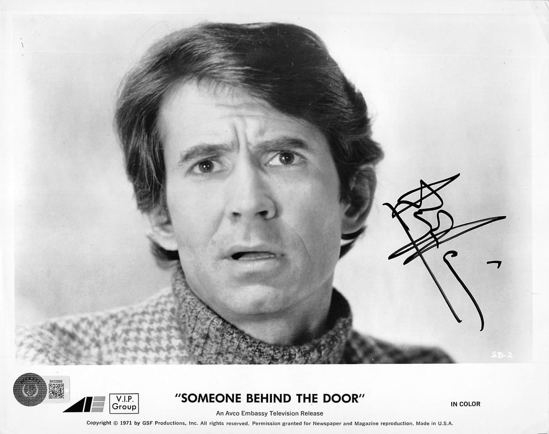 Signed 8x10 Photograph Anthony Perkins Someone Behind the Door Beckett Authenticated: Signed 8x10 Photograph Anthony Perkins Someone Behind the Door Beckett Authenticated This is an authentic 8x10 photograph personally signed by Anthony Perkins from the film "Someone Behind the Door." 
