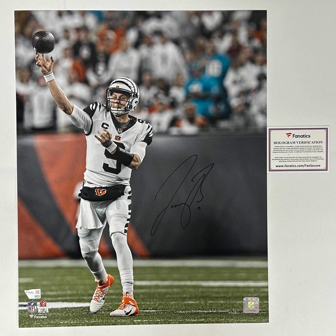 Joe Burrow Autographed 16x20 Photo Cincinnati Bengals Fanatics COA: Joe Burrow Autographed 16x20 Photo Cincinnati Bengals Fanatics COA This is an authentic autographed 16x20 photo of Joe Burrow, the star quarterback for the Cincinnati Bengals. The photo is certified b