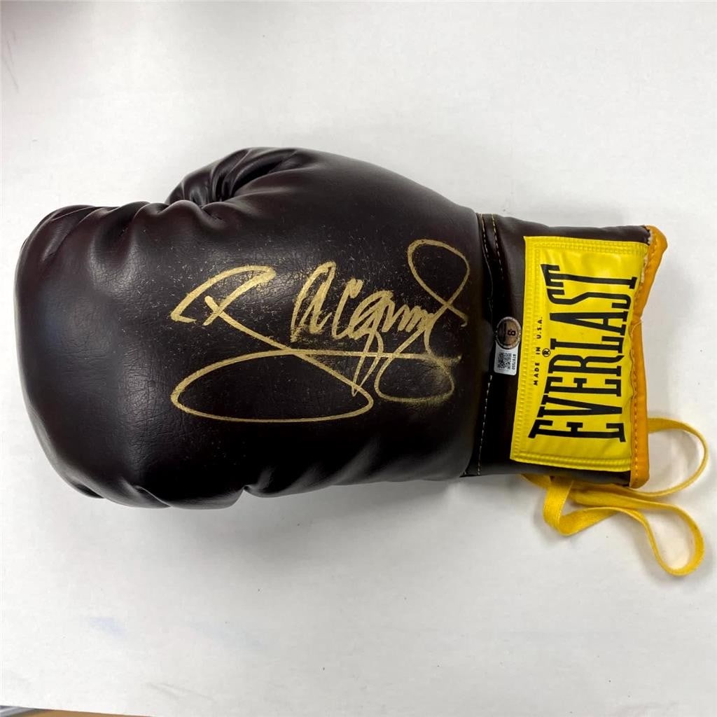 Everlast Boxing Glove Signed by Manny Pacquiao Beckett Authenticated: Everlast Boxing Glove Signed by Manny Pacquiao Beckett Authenticated This is a pre-owned brown Everlast boxing glove, personally signed by Manny Pacquiao. The autograph has been authenticated by Becke