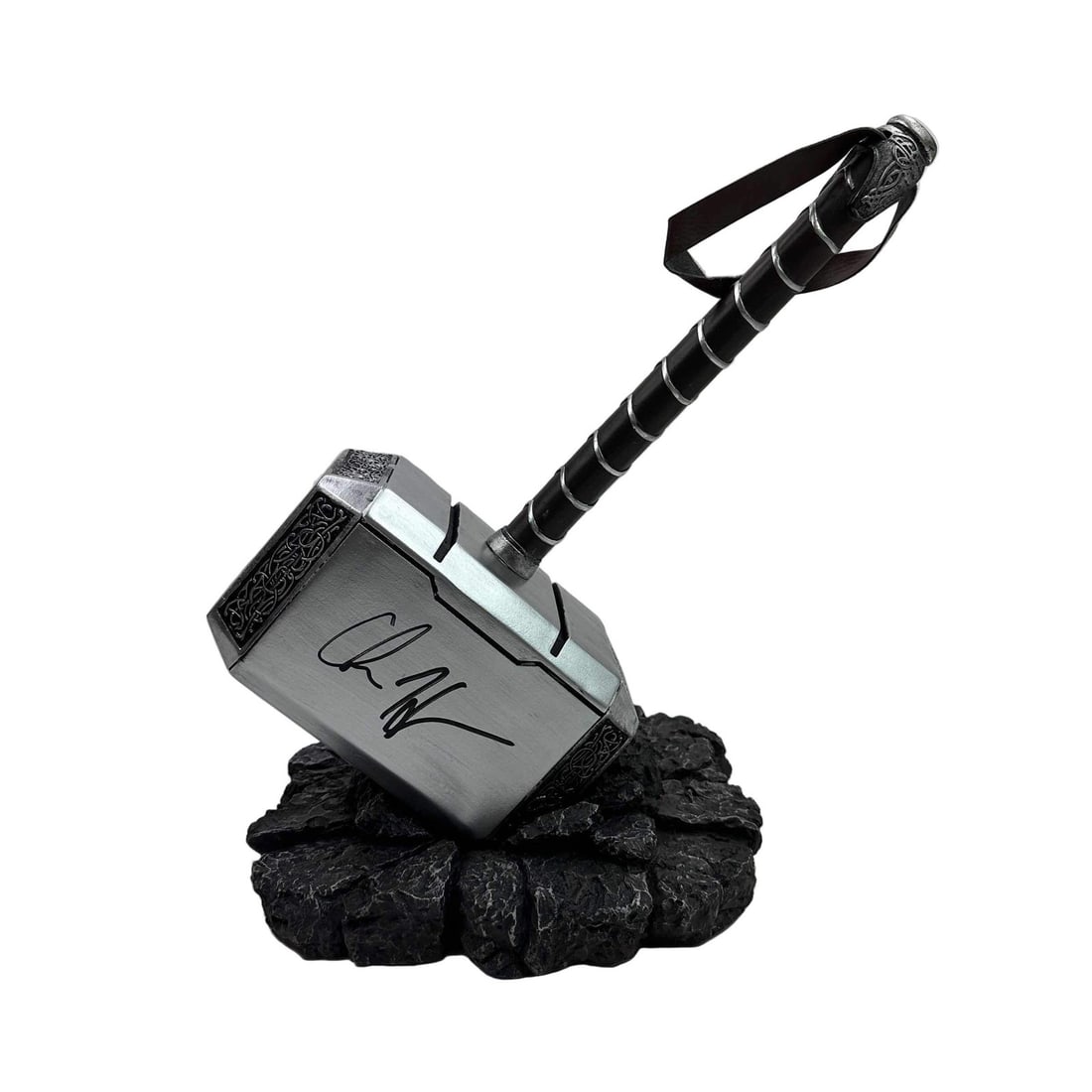 Signed Chris Hemsworth Thor Mjolnir 17" Hammer Replica Beckett COA: Signed Chris Hemsworth Thor Mjolnir 17" Hammer Replica Beckett COA This stunning 17" replica of Thor's Mjolnir hammer is autographed by Chris Hemsworth, known for his iconic portrayal of Thor in the M
