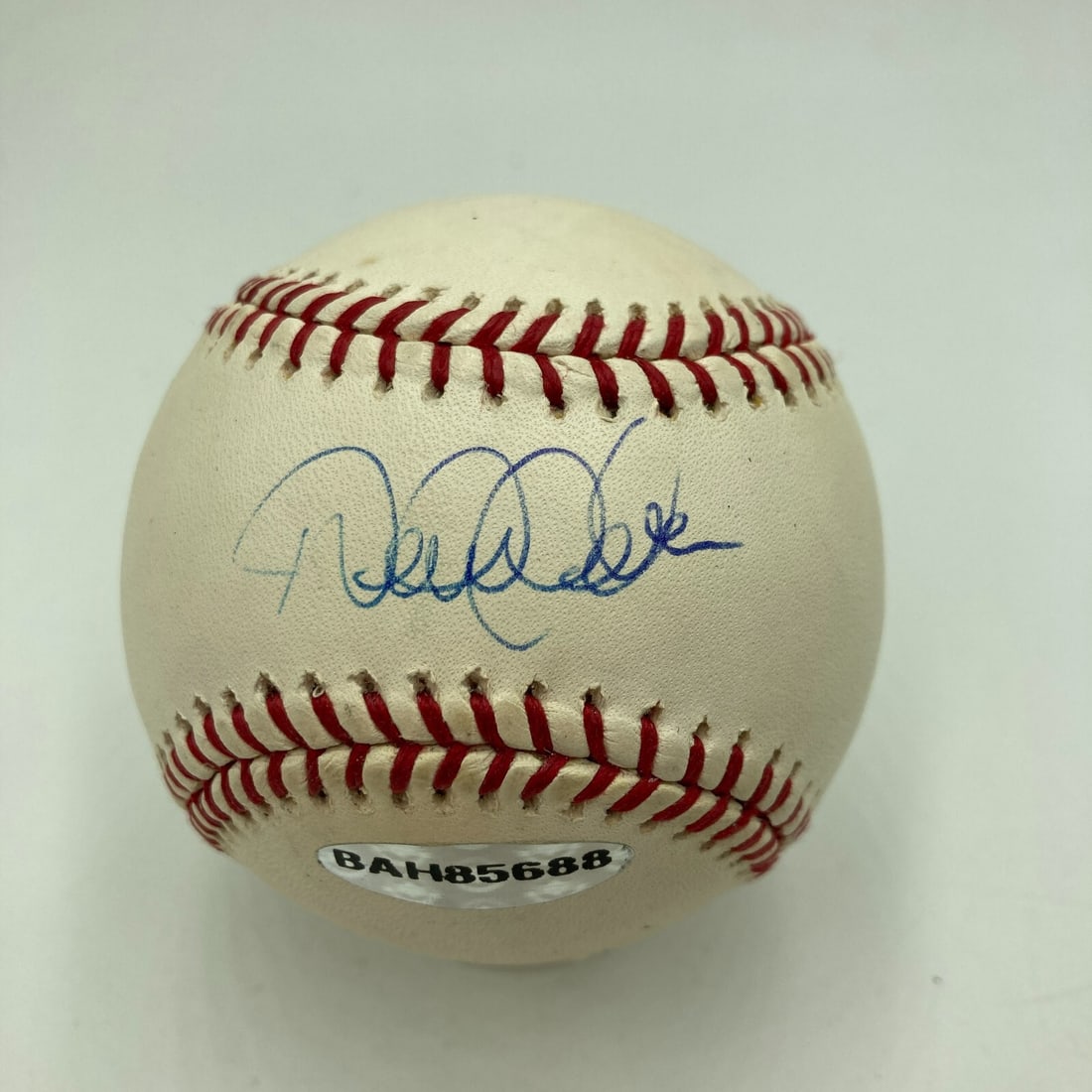 Derek Jeter Signed MLB Baseball with Upper Deck COA RARE: Derek Jeter Signed MLB Baseball with Upper Deck COA RARE This authentic Major League Baseball features the signature of legendary player Derek Jeter, a distinguished member of the New York Yankees. Th