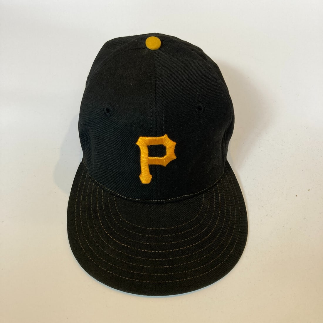 1960's Pittsburgh Pirates KM Game Model Baseball Hat New With Tags: 1960's Pittsburgh Pirates KM Game Model Baseball Hat New With Tags This vintage 1960's Pittsburgh Pirates KM Game Model Baseball Hat is an authentic piece of MLB memorabilia, perfect for collectors an