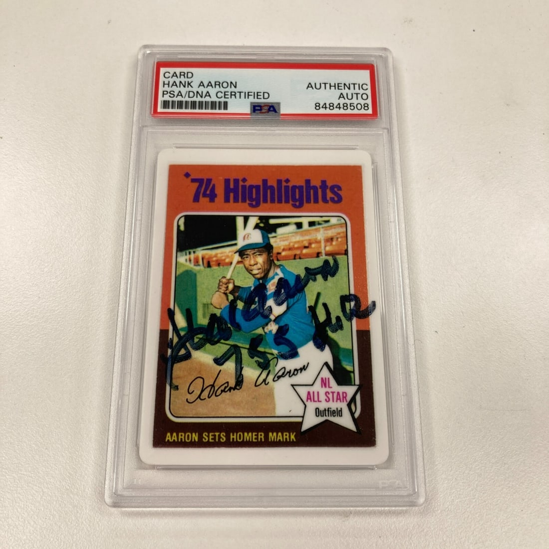 1975 Topps Hank Aaron Signed Porcelain Baseball Card PSA Authenticated: 1975 Topps Hank Aaron Signed Porcelain Baseball Card PSA Authenticated Celebrate the legendary career of Hank Aaron with this 1975 Topps signed porcelain baseball card, commemorating his historic 755 
