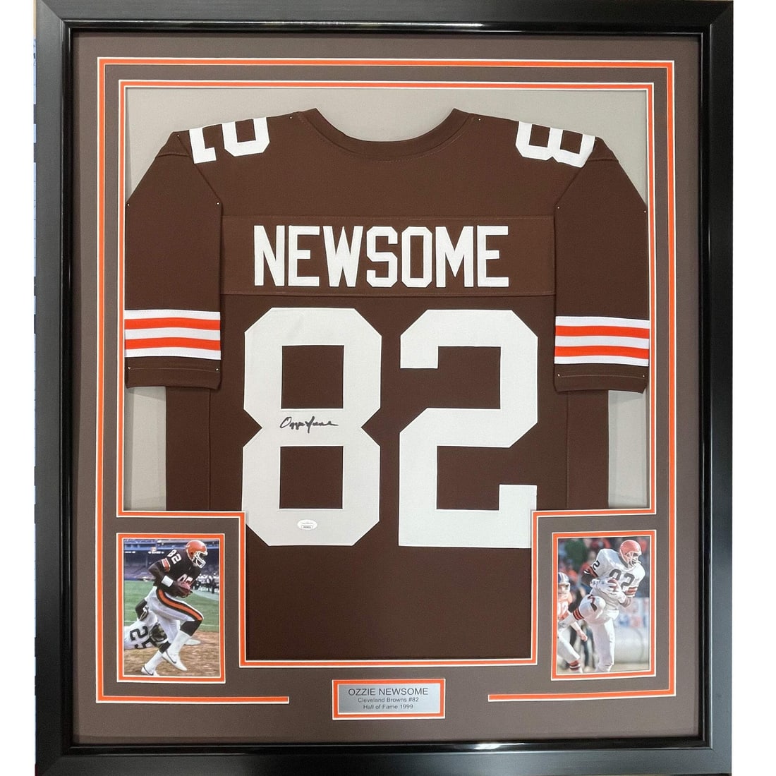 Framed Ozzie Newsome Autographed Jersey Cleveland Browns JSA COA: Framed Ozzie Newsome Autographed Jersey Cleveland Browns JSA COA Celebrate the legacy of Ozzie Newsome with this professionally framed autographed Cleveland Browns jersey. This stunning display piece 