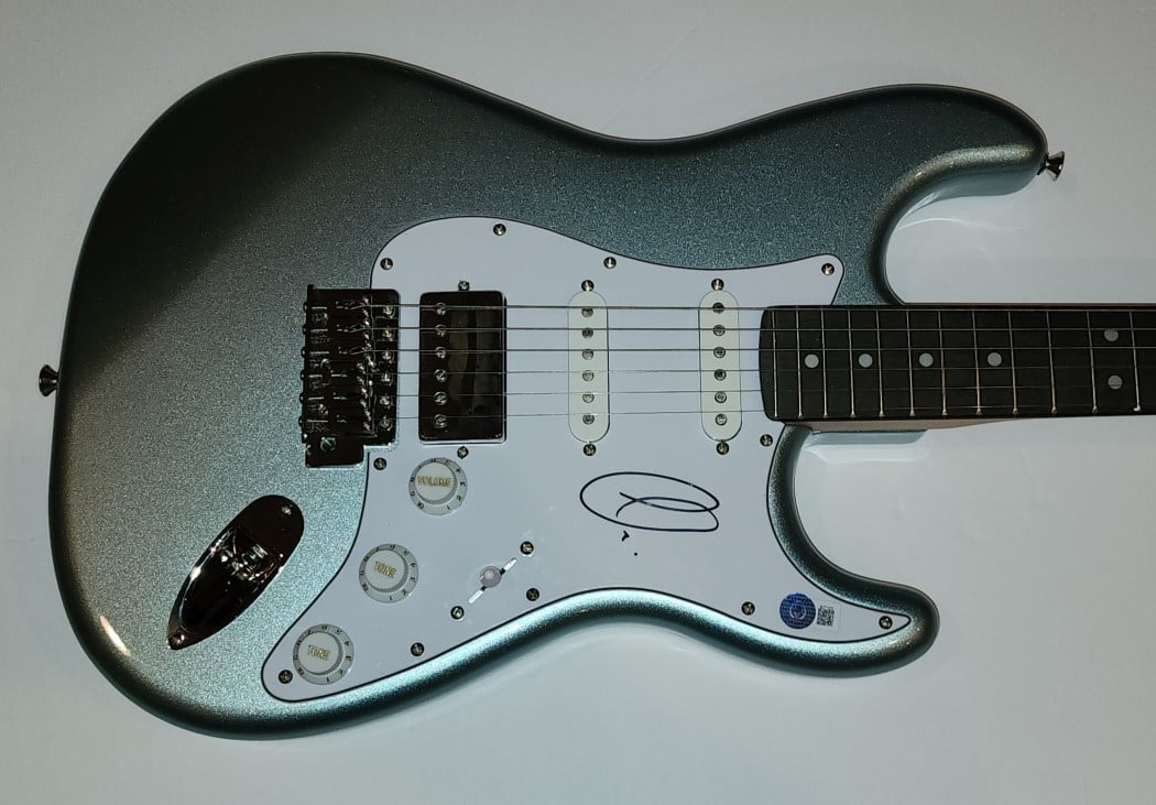 Adam Levine Beckett Authenticated Electric Guitar Maroon 5 (1 of 5)