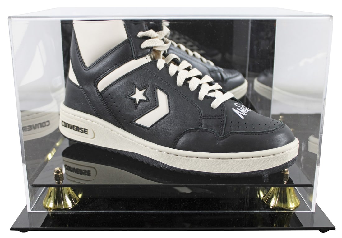 Magic Johnson Autographed Converse Weapon Shoe With Beckett Case Authentication (1 of 8)