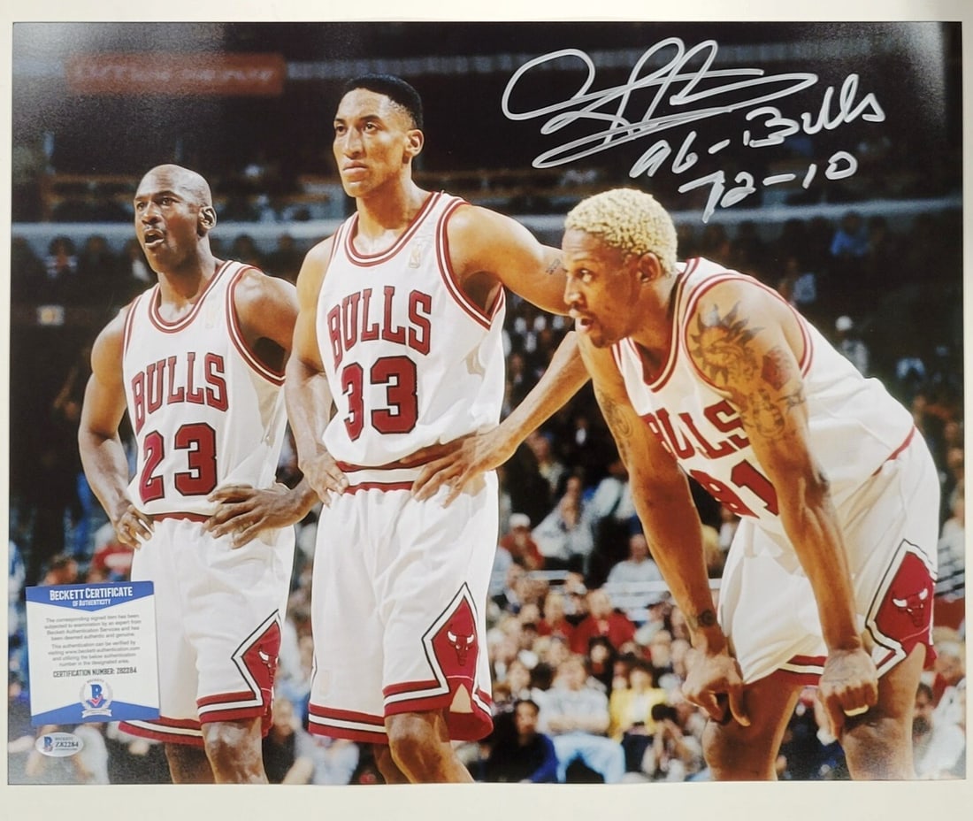 Dennis Rodman Signed 16x20 Photo 1996 Bulls 72-10 BAS COA: Dennis Rodman Signed 16x20 Photo 1996 Bulls 72-10 BAS COA This striking 16x20 photograph features Dennis Rodman, a legendary player from the Chicago Bulls, known for his pivotal role in the team's his
