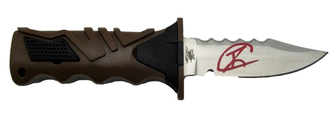 Boot Knife Autographed by SEAL Team Member Robert O'Neill PSA DNA Authenticated: Boot Knife Autographed by SEAL Team Member Robert O'Neill PSA DNA Authenticated This is a pre-owned tactical boot knife signed by Robert O'Neill, a member of the SEAL Team. The autograph has been auth