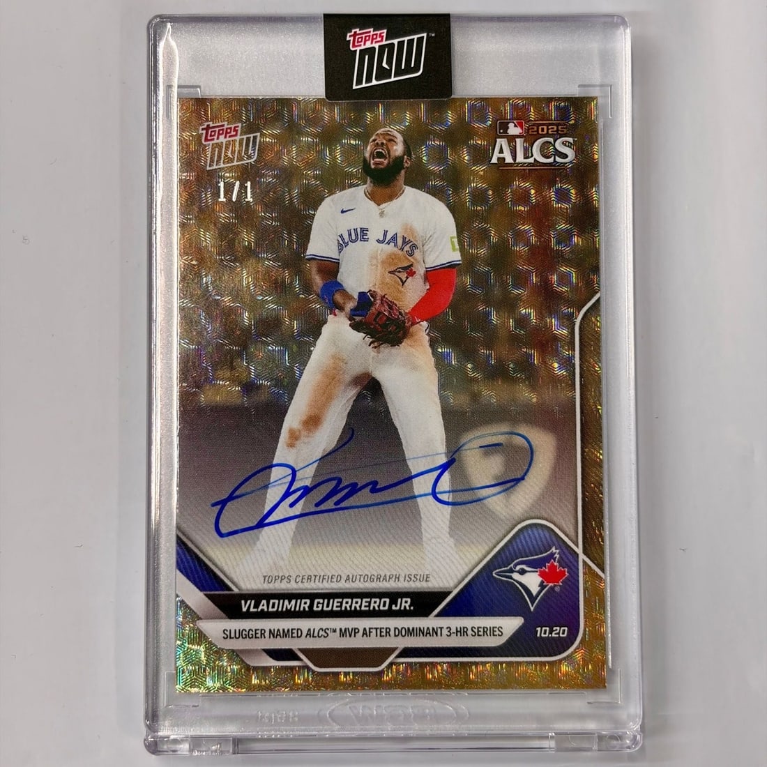 Topps Now 891C Vladimir Guerrero Jr FoilFractor Autographed 1 of 1 Card: Topps Now 891C Vladimir Guerrero Jr FoilFractor Autographed 1 of 1 Card 2025 Topps Now Vladimir Guerrero Jr. #891C FoilFractor Auto /1 baseball card. This pre-owned sports trading card features Vladim