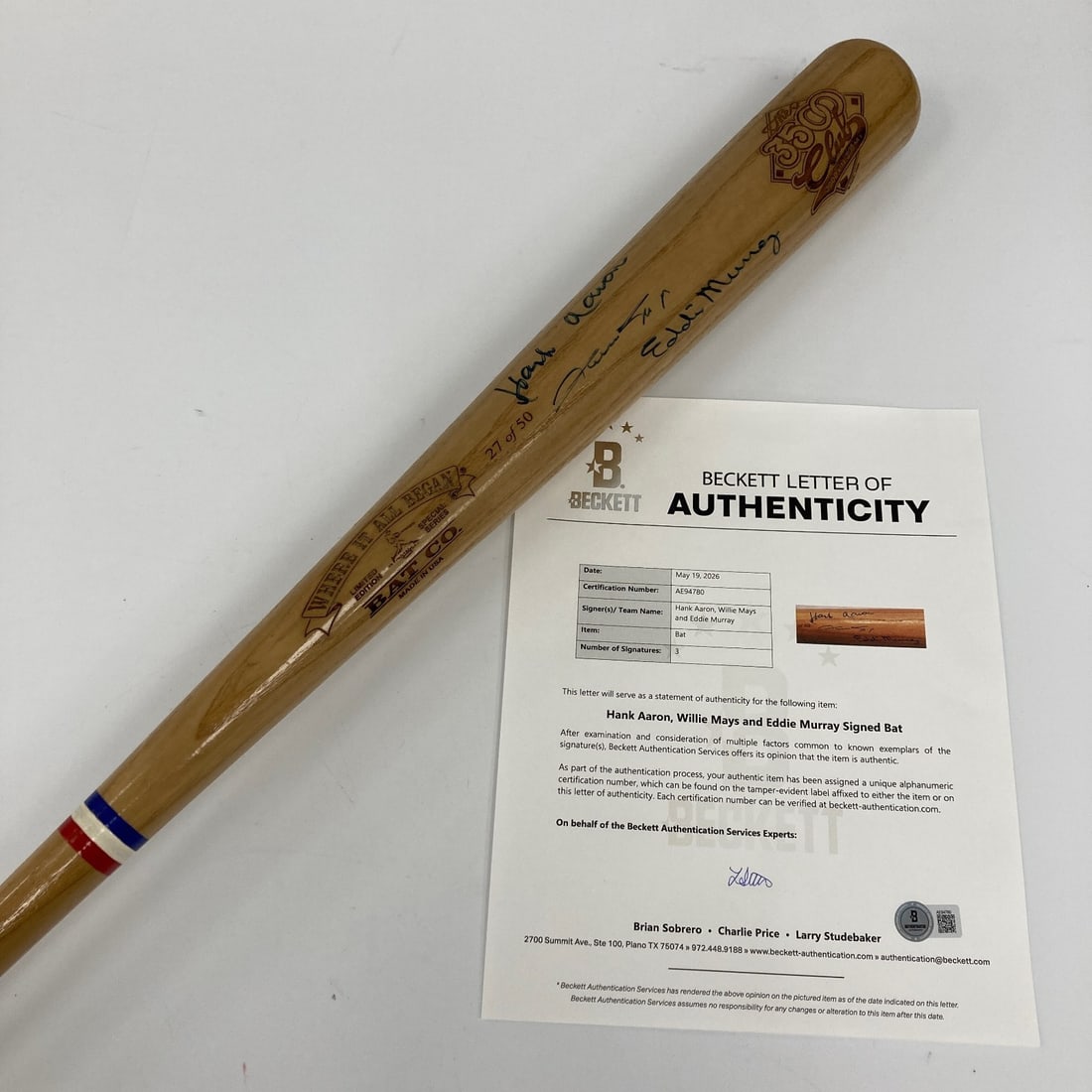 Signed commemorative baseball bat Willie Mays Hank Aaron Eddie Murray Beckett COA: Signed commemorative baseball bat Willie Mays Hank Aaron Eddie Murray Beckett COA Signed commemorative baseball bat featuring blue ink signatures from Willie Mays, Hank Aaron, and Eddie Murray across 