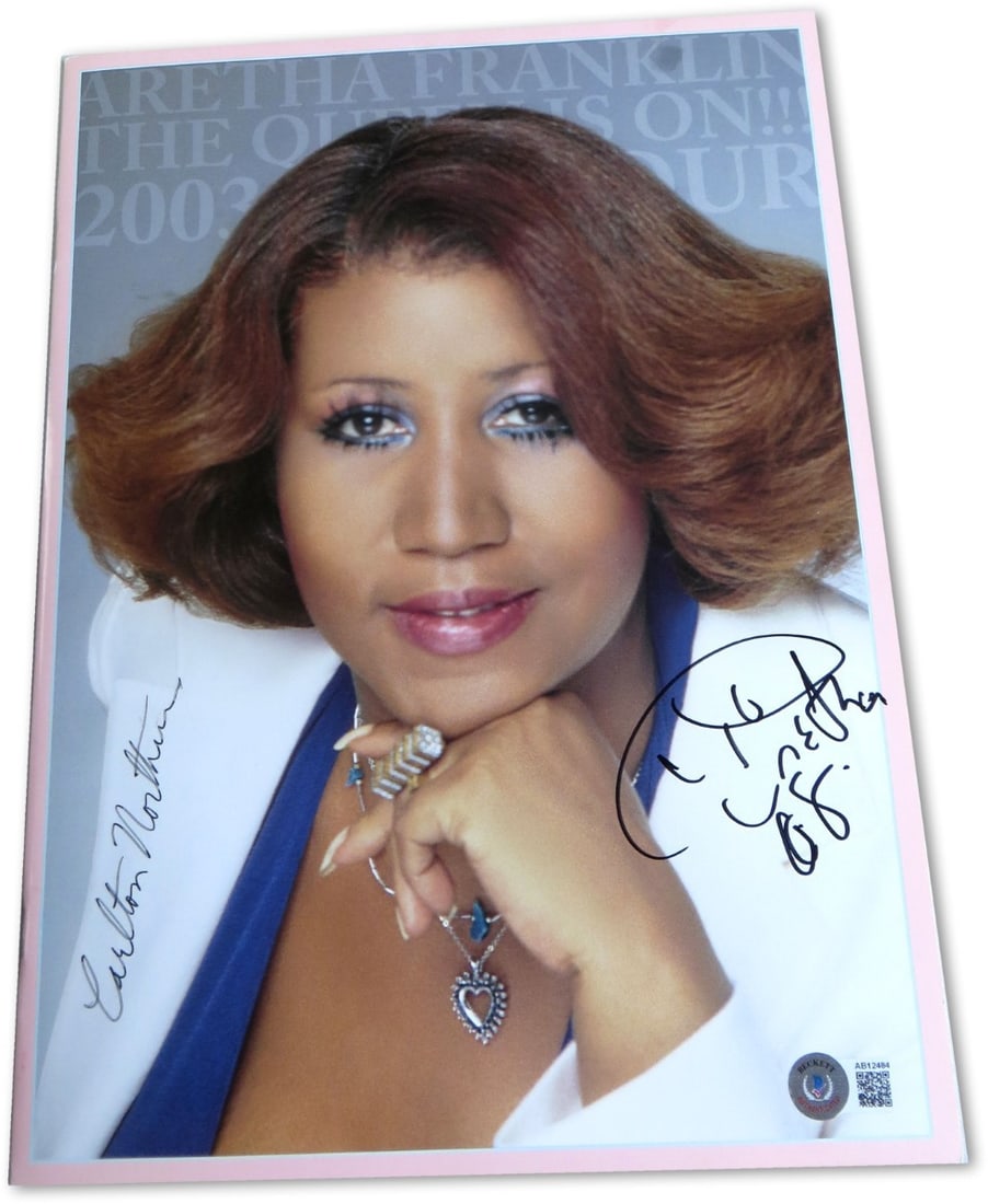 Aretha Franklin Autographed 2003 Tour Program Beckett Authenticated: Aretha Franklin Autographed 2003 Tour Program Beckett Authenticated Celebrate the iconic legacy of Aretha Franklin with this original 2003 tour program, autographed by the Queen of Soul herself. This 
