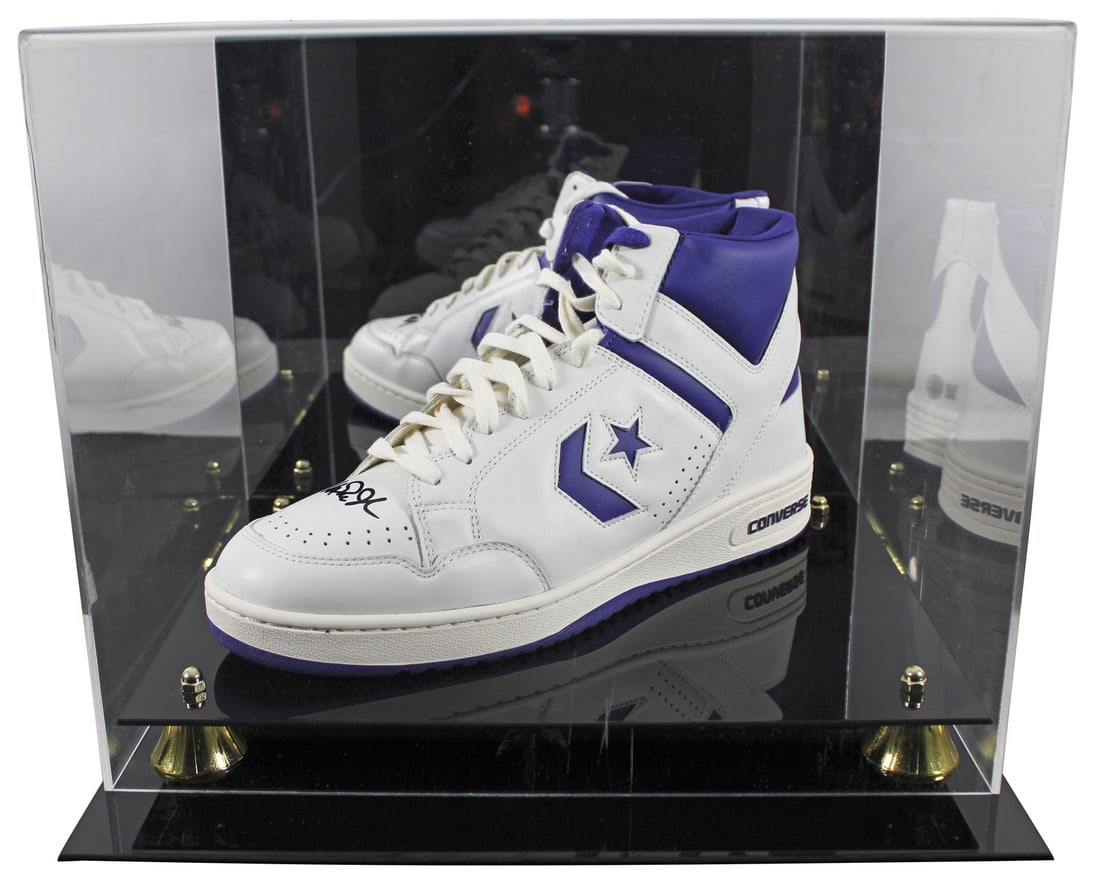 Magic Johnson Signed Converse Weapon Shoe with Display Case Beckett Authenticated: Magic Johnson Signed Converse Weapon Shoe with Display Case Beckett Authenticated This unique autographed left purple and white Converse Weapon shoe is personally signed by basketball legend Magic Joh