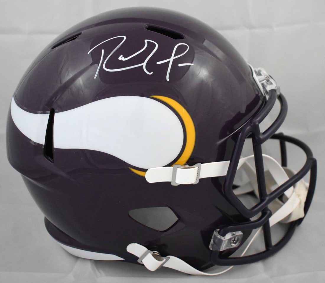 Minnesota Vikings Randy Moss signed full size speed helmet Beckett holo: Minnesota Vikings Randy Moss signed full size speed helmet Beckett holo This full-size Minnesota Vikings Speed helmet features the authentic signature of Randy Moss. The helmet is an original item, no