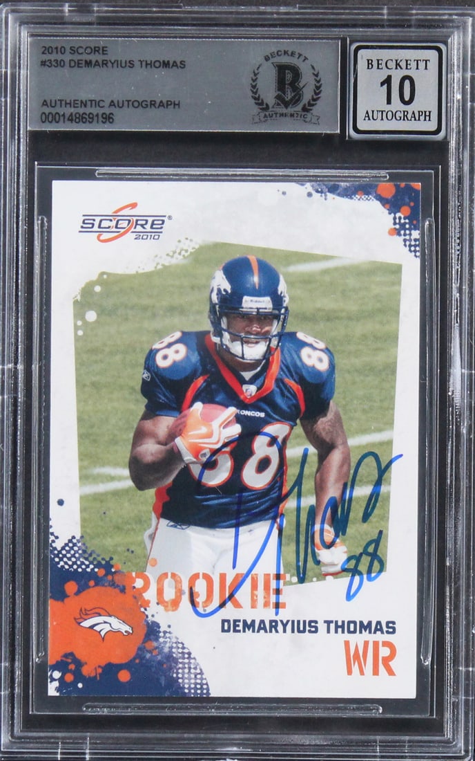 Demaryius Thomas Signed 2010 Score #330 Rookie Card Gem Mint 10 BAS Slabbed: Demaryius Thomas Signed 2010 Score #330 Rookie Card Gem Mint 10 BAS Slabbed Elevate your collection with this remarkable 2010 Score #330 Rookie Card, personally signed by Demaryius Thomas of the Denve