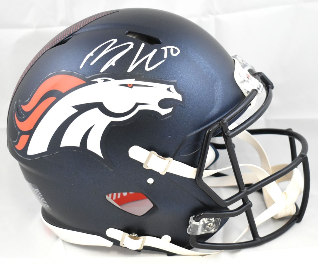 Denver Broncos Bo Nix signed authentic full size speed helmet Beckett hologram: Denver Broncos Bo Nix signed authentic full size speed helmet Beckett hologram This full-size Speed Authentic helmet features the Denver Broncos team design and has been autographed by Bo Nix. The hel