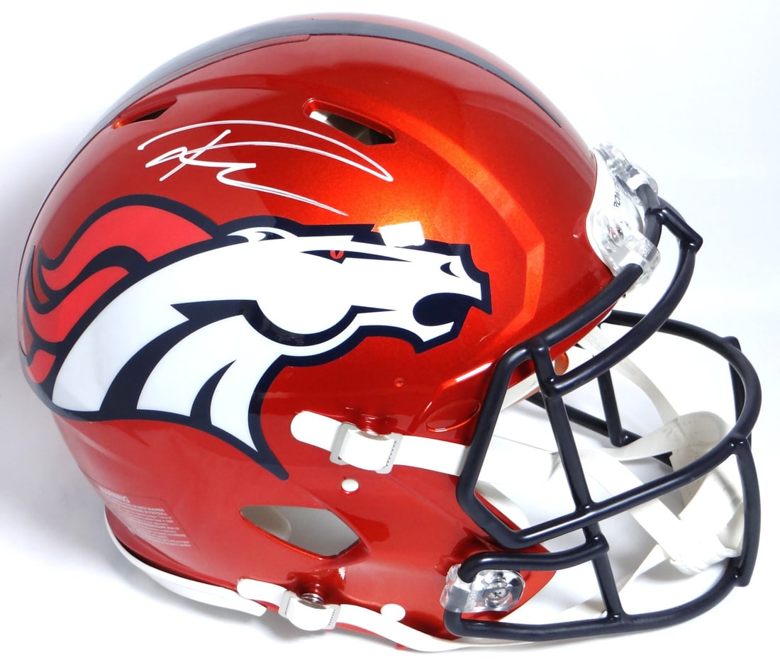 Russell Wilson autographed Denver Broncos Flash Speed full size helmet: Russell Wilson autographed Denver Broncos Flash Speed full size helmet This is an original Denver Broncos Flash Speed Authentic full-size helmet signed by Russell Wilson. The helmet is a pre-owned ite