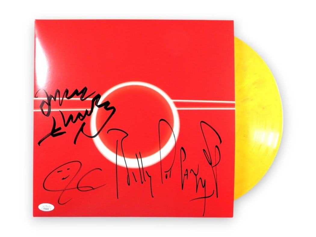 Smashing Pumpkins Autographed Album Cover Corgan Chamberlin Iha JSA: Smashing Pumpkins Autographed Album Cover Corgan Chamberlin Iha JSA This is an original album cover from the Smashing Pumpkins, autographed by band members Billy Corgan, Jimmy Chamberlin, and James Ih