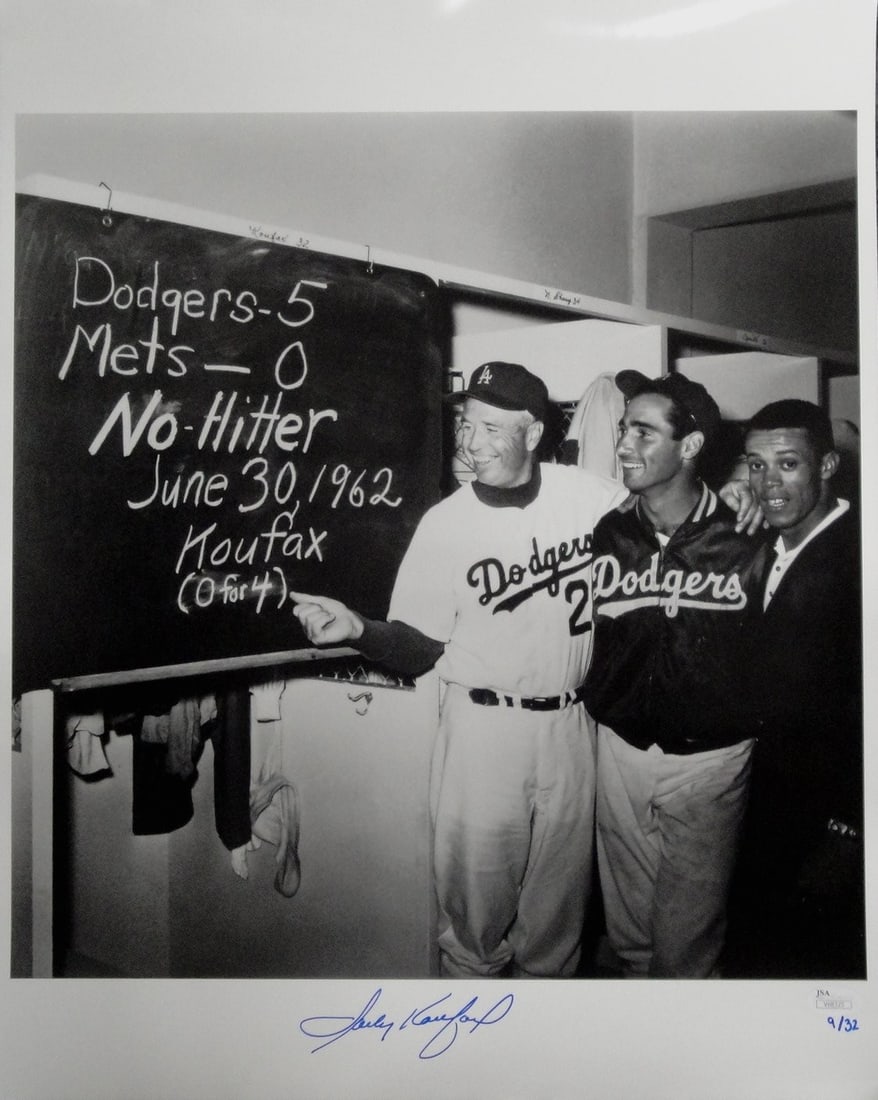 Sandy Koufax Autographed 16x20 Dodgers Photo JSA Authenticated: Sandy Koufax Autographed 16x20 Dodgers Photo JSA Authenticated This stunning 16x20 photo captures the legendary Sandy Koufax, a Hall of Fame pitcher for the Los Angeles Dodgers. Hand-signed by Koufax 