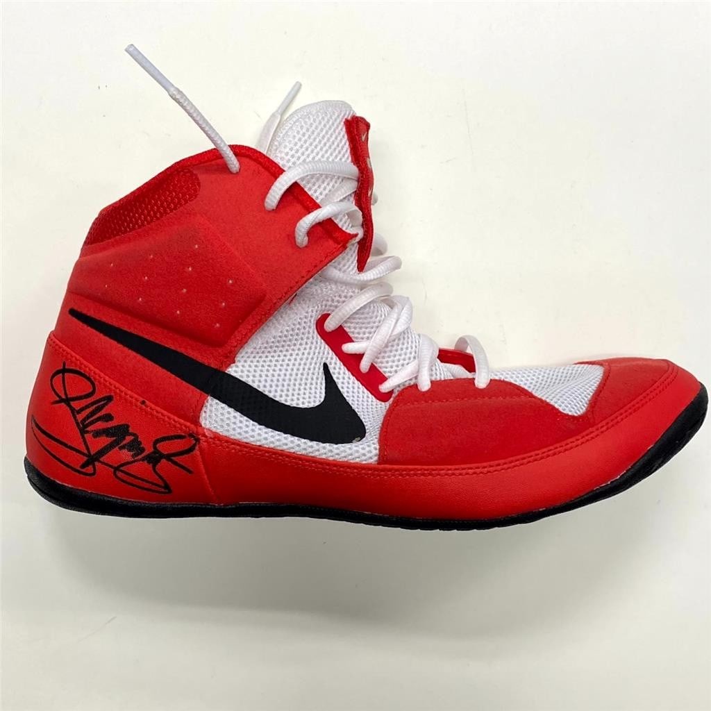 Manny Pacquiao Signed Nike Boxing Shoe Black JSA Authenticated: Manny Pacquiao Signed Nike Boxing Shoe Black JSA Authenticated Own a piece of boxing history with this authentic Nike boxing training shoe, personally signed by the legendary Manny Pacquiao. This pre-