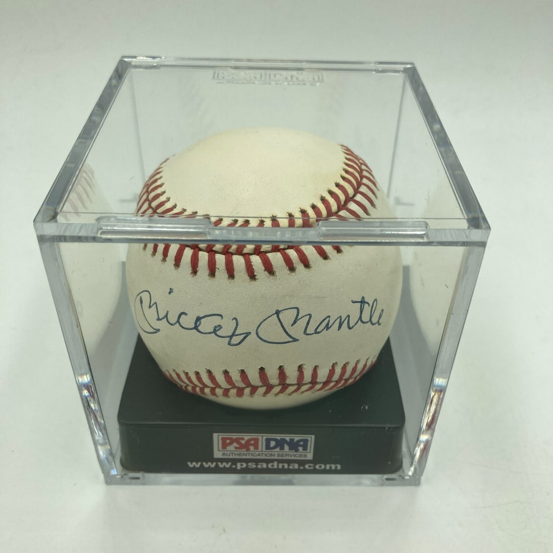 Mickey Mantle Signed Official AL Baseball PSA DNA MINT 9: Mickey Mantle Signed Official AL Baseball PSA DNA MINT 9 This exceptional item features a Mickey Mantle signed official American League baseball, authenticated by Professional Sports Authenticator (PS