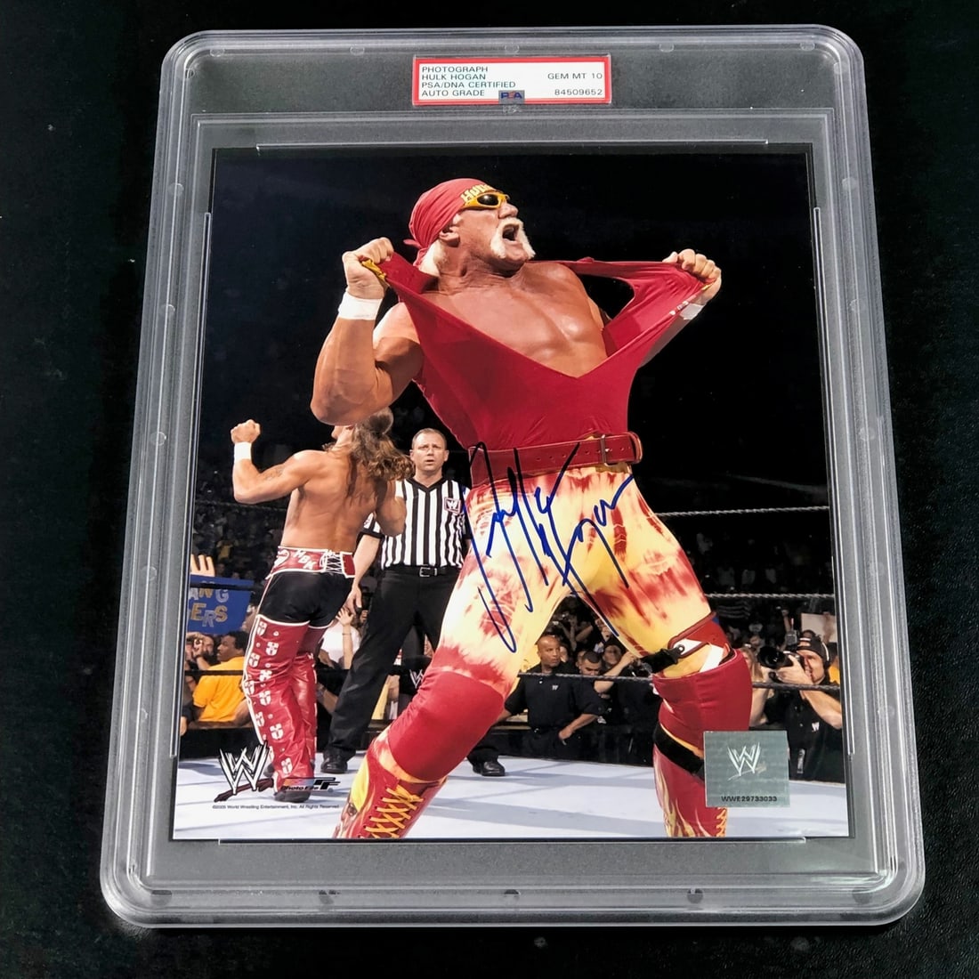 Hulk Hogan Autographed 8x10 Photo PSA Auto 10 Gem Mint Wrestling: Hulk Hogan Autographed 8x10 Photo PSA Auto 10 Gem Mint Wrestling Capture a piece of wrestling history with this original 8x10 photo autographed by Hulk Hogan, a legendary figure in professional wrestl