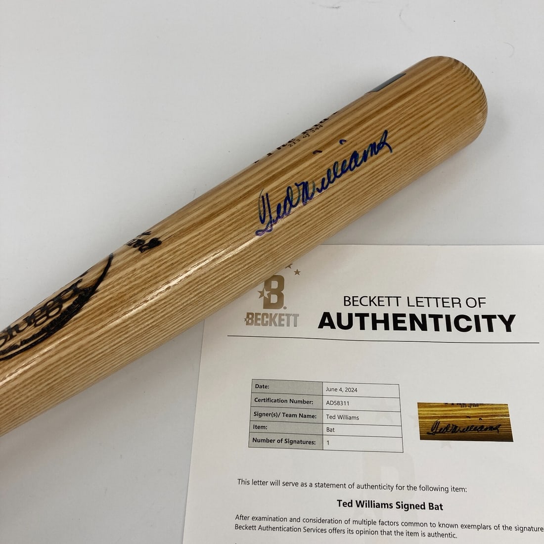 Ted Williams Signed Baseball Bat Boston Red Sox Beckett COA: Ted Williams Signed Baseball Bat Boston Red Sox Beckett COA This exquisite baseball bat is signed by the legendary Ted Williams, famously known as "The Kid." It features authentication from Beckett Au