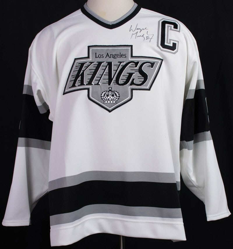 Wayne Gretzky Signed Authentic LA Kings Jersey PSA/DNA Certified: Wayne Gretzky Signed Authentic LA Kings Jersey PSA/DNA Certified Celebrate hockey history with this authentic game model jersey of Wayne Gretzky, signed by the legend himself. This Los Angeles Kings C