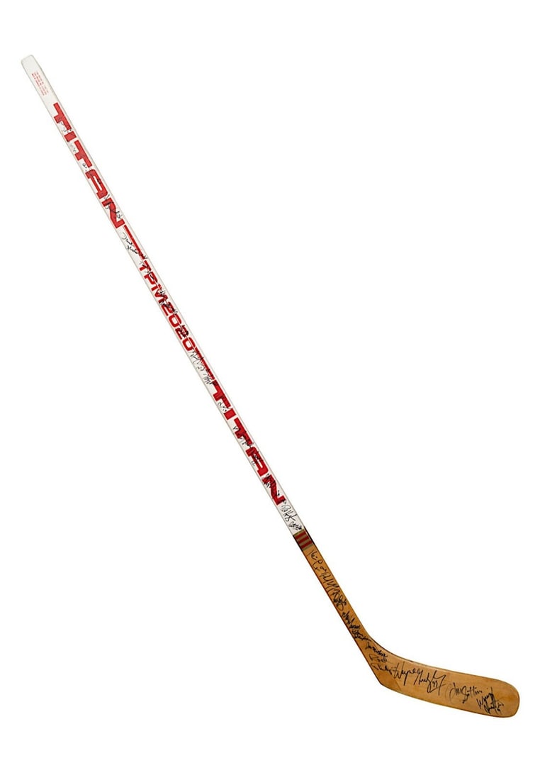 1984-85 Edmonton Oilers Signed Wayne Gretzky Game Stick JSA Authenticated: 1984-85 Edmonton Oilers Signed Wayne Gretzky Game Stick JSA Authenticated Celebrate the legacy of the 1984-85 Edmonton Oilers with this exceptional game stick signed by Wayne Gretzky and 23 other team