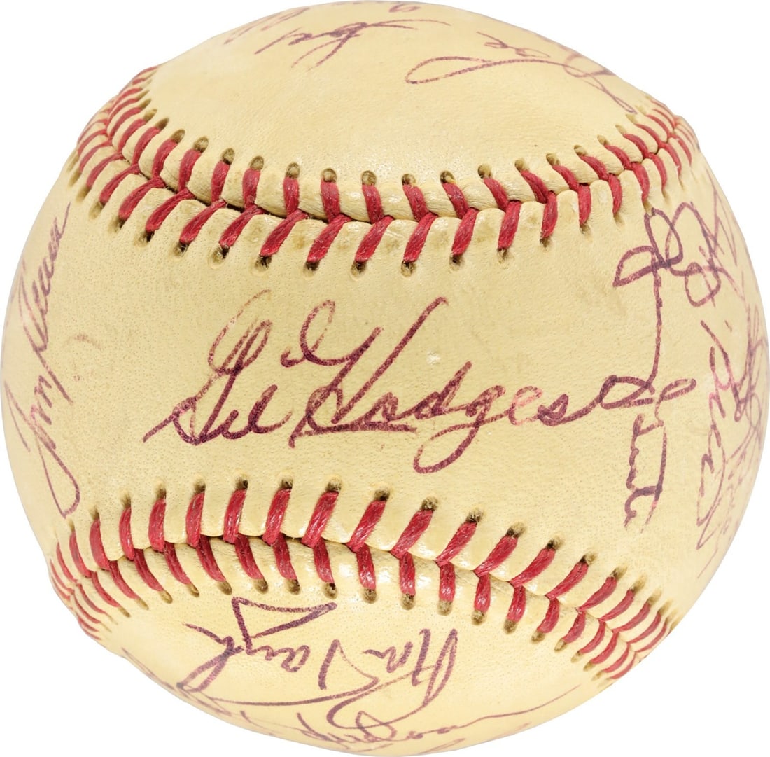1970 New York Mets autographed official NL baseball JSA COA 21 signatures: 1970 New York Mets autographed official NL baseball JSA COA 21 signatures This is an official National League baseball (Feeney) signed by 21 members of the 1970 New York Mets team. The signatures incl