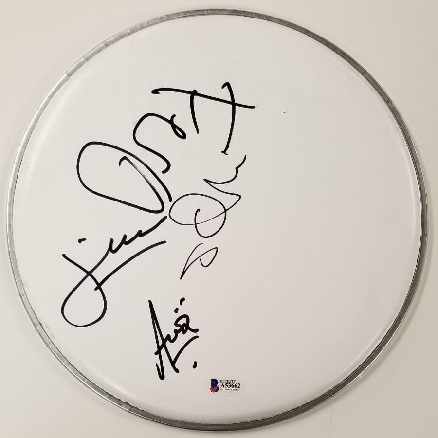 Mana Signed Drumhead B Olvera Gonzalez Vallin Calleros Beckett Authenticated: Mana Signed Drumhead B Olvera Gonzalez Vallin Calleros Beckett Authenticated This original drumhead is signed by members of the Mana band: B Olvera, Gonzalez, Vallin, and Calleros. It comes with authe