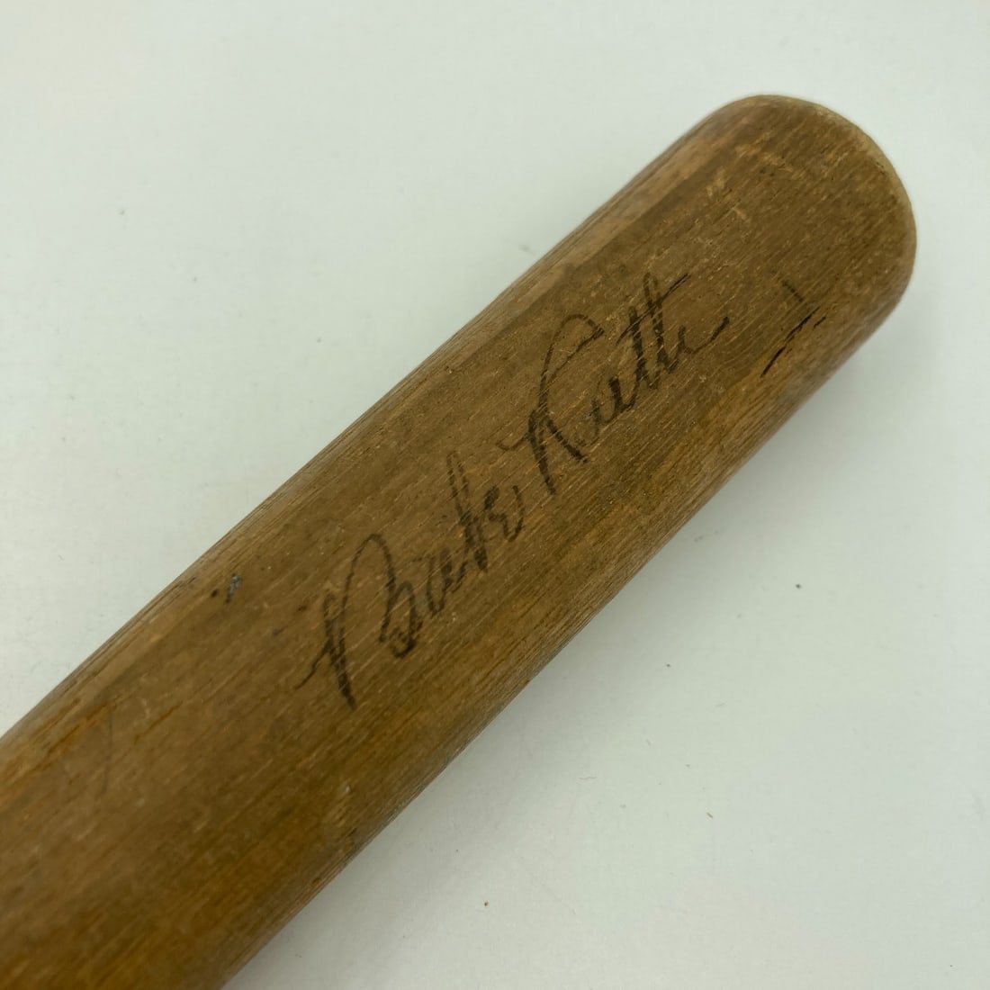 Babe Ruth Signed 1930s Louisville Slugger Mini Bat PSA DNA Beckett LOA: Babe Ruth Signed 1930s Louisville Slugger Mini Bat PSA DNA Beckett LOA This exquisite Babe Ruth signed mini baseball bat is a true gem for collectors and fans alike. Crafted by Hillerich & Bradsby, th