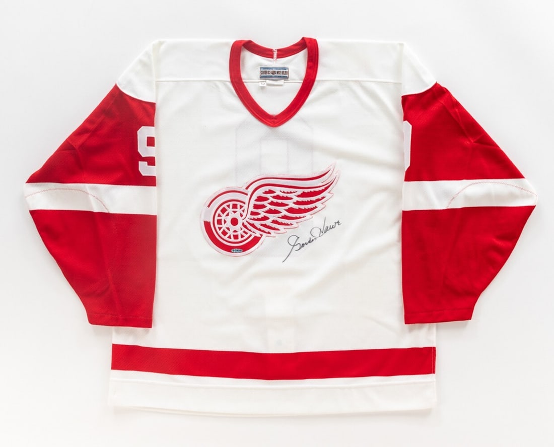 Gordie Howe Signed Detroit Red Wings Jersey Upper Deck COA: Gordie Howe Signed Detroit Red Wings Jersey Upper Deck COA Celebrate the legacy of hockey legend Gordie Howe with this authentic Detroit Red Wings jersey. Featuring a bold design and the iconic Red Wi