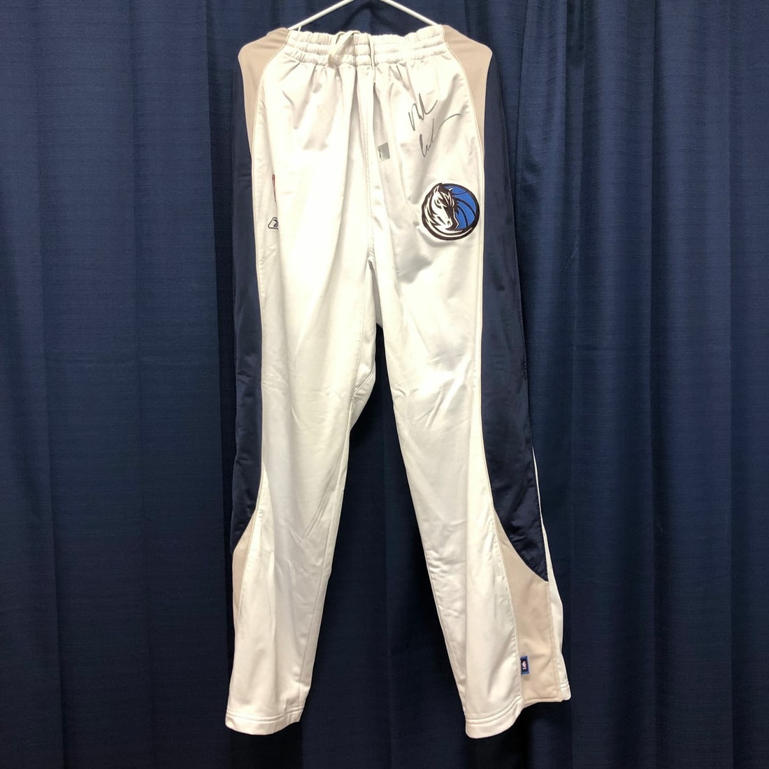 PSA DNA Mark Cuban autographed Dallas Mavericks warm-up pants (1 of 4)