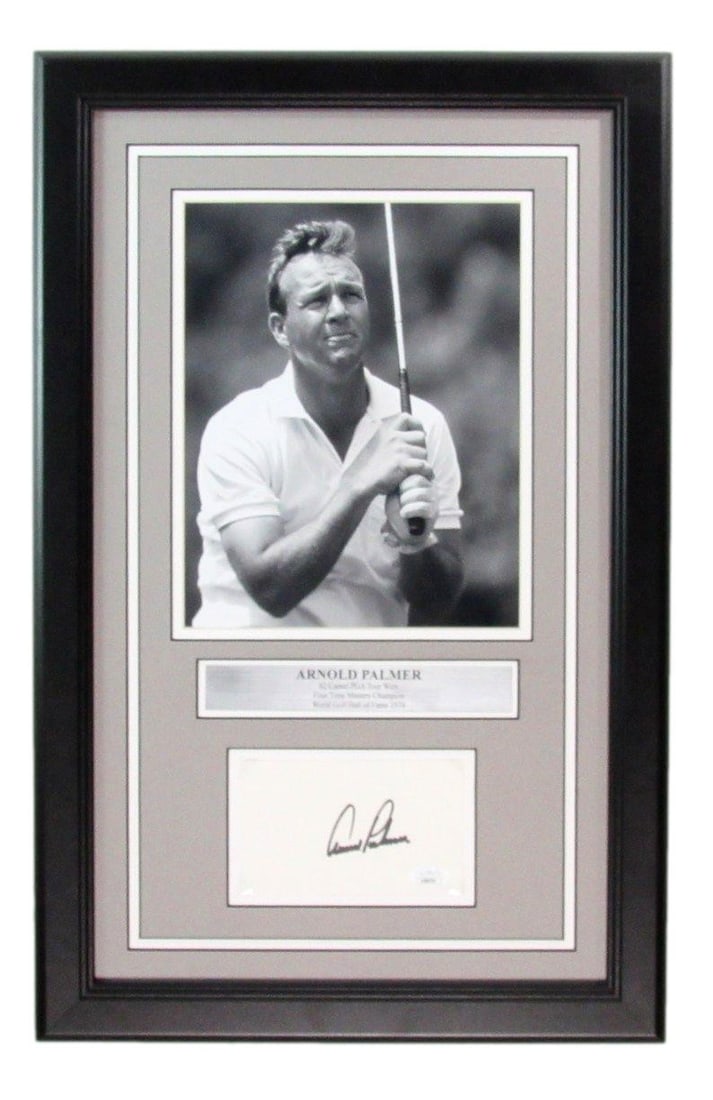 Framed Arnold Palmer signed 3x5 index card with 8x10 photo JSA: Framed Arnold Palmer signed 3x5 index card with 8x10 photo JSA This framed display features a 3x5 index card signed by Arnold Palmer, accompanied by an 8x10 photo. The entire piece is professionally f