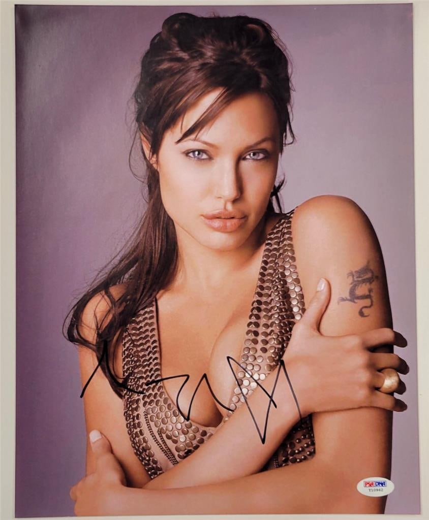 11x14 Photograph Signed by Angelina Jolie with Beckett Authentication: 11x14 Photograph Signed by Angelina Jolie with Beckett Authentication This is an original 11x14 photograph signed by Angelina Jolie. The autograph is authenticated by Beckett. The item is pre-owned an