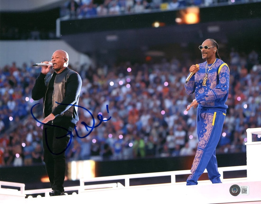 Dr. Dre Signed 11X14 Photo with Snoop Dogg Beckett Authenticated: Dr. Dre Signed 11X14 Photo with Snoop Dogg Beckett Authenticated Capture a piece of hip-hop history with this authentic 11X14 photo featuring Dr. Dre on stage alongside Snoop Dogg. This striking image