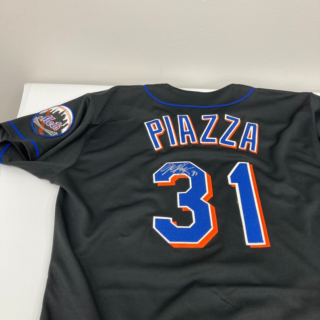 Mike Piazza Signed Game Issued New York Mets Jersey Russell Section #9: Mike Piazza Signed Game Issued New York Mets Jersey Russell Section #9 This is a game-issued New York Mets jersey from legendary player Mike Piazza, produced by Russell. The jersey, featuring Section 